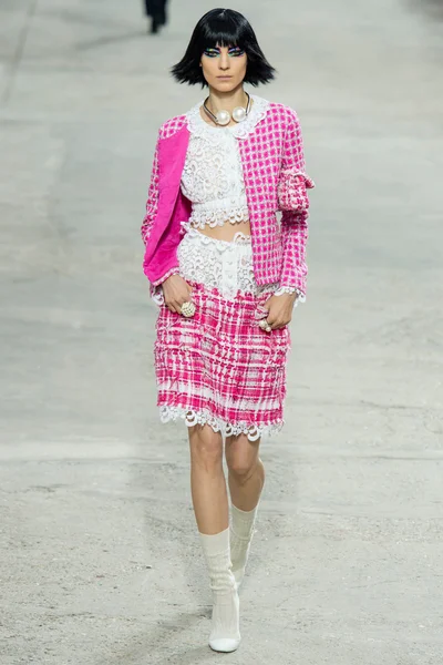 Look 19